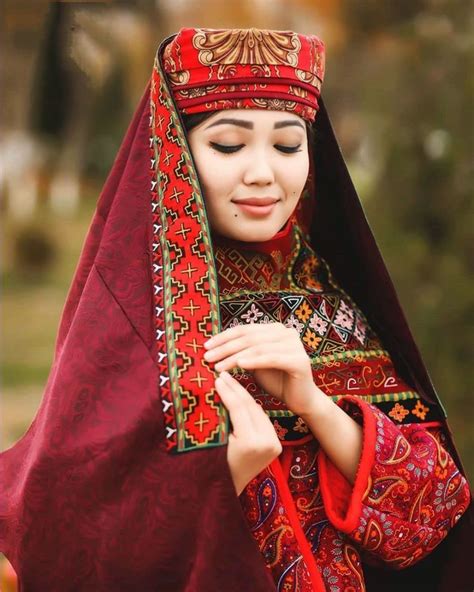 Traditional Clothing from Uzbekistan | Karakalpak Woman