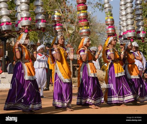 Bhavai folk dance hi-res stock photography and images - Alamy