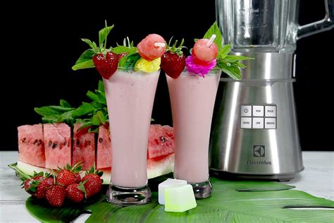 Karpuzlu Çilekli Smoothie Tarifi Tarifini Sevdim