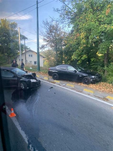 FOTO Sudar tri automobila kod Sarajeva Povrijeđena najmanje jedna