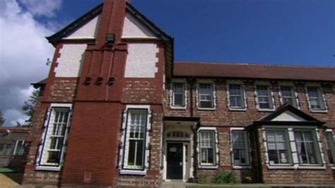 HMP Styal Prison pilots women's rehabilitation project - BBC News