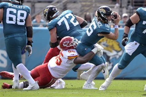 Chiefs Overcome Mistakes To Beat Jaguars 17 9 Kansas Citys 3rd Win Vs