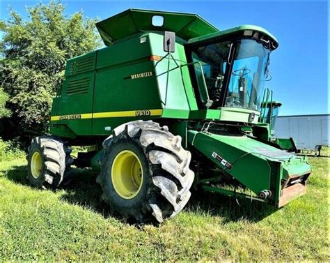 John Deere 9610 Combine