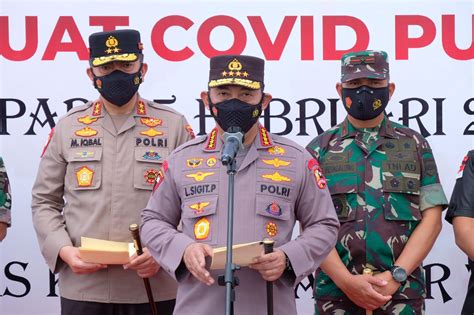 Tinjau Vaksinasi Di Riau Kapolri Diperlukan Soliditas Dan Sinergitas