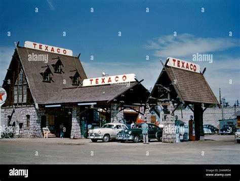 Texaco Filling Station 1950s Hi Res Stock Photography And Images Alamy