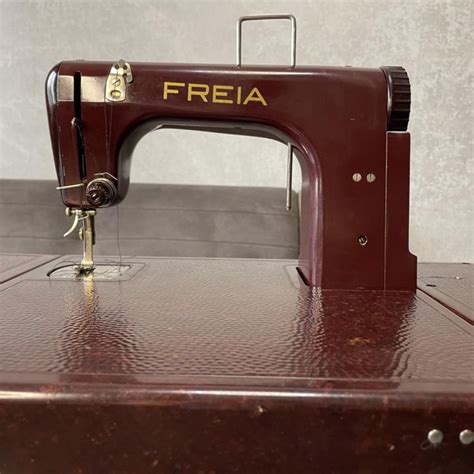 Электрическая швейная машинка freia – купить в Москве, цена 15 000 руб ...