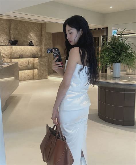 Thả dáng với bikini mỹ nhân đẹp nhất thế giới để lộ chi tiết khác hẳn năm trước