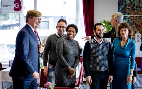 Willem Alexander In Gesprek Met Asielzoekers Vorsten