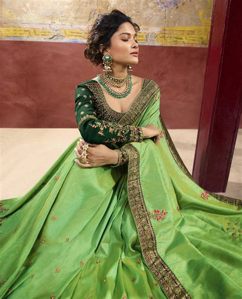 Parrot Green Woven Raw Silk Saree With Blouse Unavailable 3137786