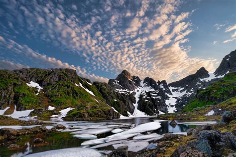 Fondos de Pantalla Noruega Islas Lofoten Montañas Trollfjord Nube