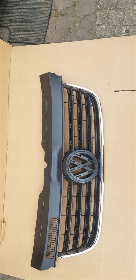 VW T5 MULTIVAN GRILL ATRAPA 7H5807101 7H5807101 za 200 zł z Trzebicz