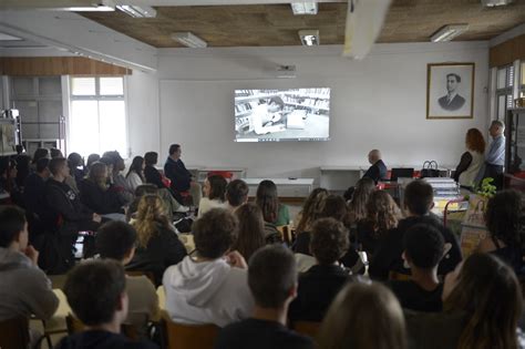 Agrupamento De Escolas Homenageia Poeta Joaquim Serra Em Dia Mundial Da