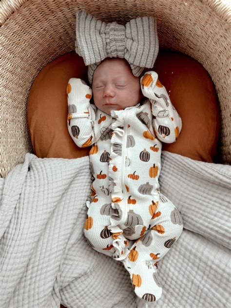 Organic Waffle Ruffle Zip Footie, Harvest Pumpkin – SpearmintLOVE