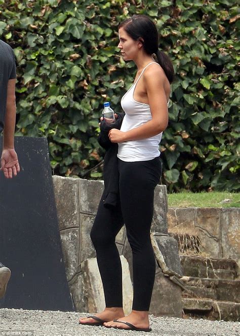 VERY Busty Blonde Bachelor Contestant Arrives At Mansion Daily Mail Online