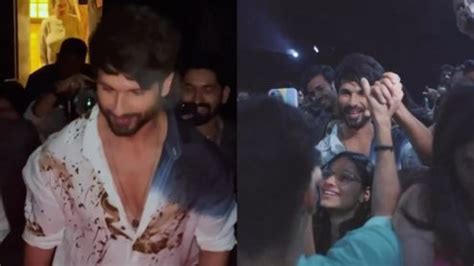 Shahid Kapoor Surprises Fans As He Arrives At Jab We Met Screening In