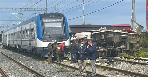 Biotren y camión impactan en un cruce de San Pedro de la Paz Vehículo