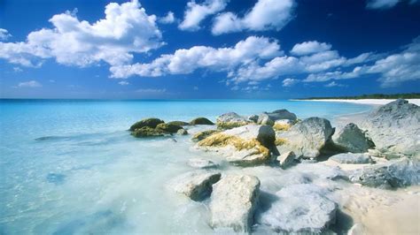 Каменистый берег и синее море - обои для рабочего стола, картинки, фото