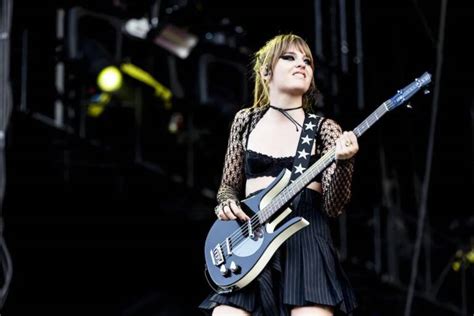 Victoria De Angelis Foto Hot Con La Fidanzata Durante La Vacanza