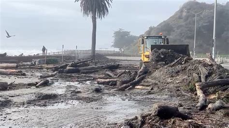 Strong Waves Pound California Coast Injuring At Least 8 Abc News