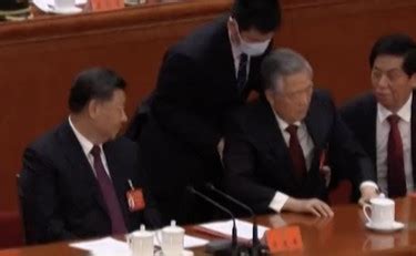 Cina Hu Jintao Trascinato Via Davanti A Xi Jinping Il Video Censurato