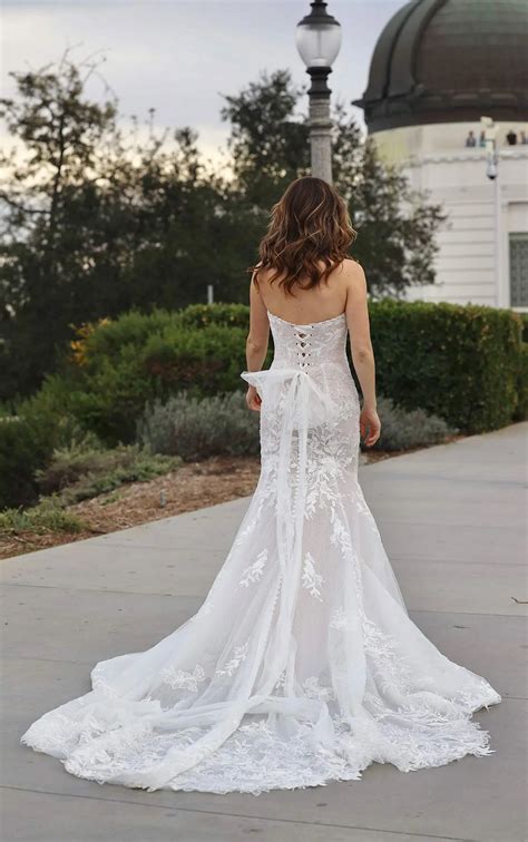 Sexy Strapless Lace Fit And Flare Wedding Dress With Lace Up Back