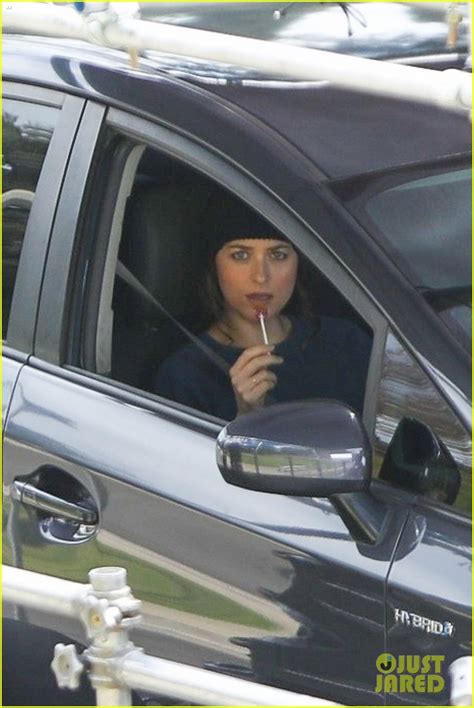 Photo: dakota johnson am i ok set resume production 43 | Photo 4530997 ...