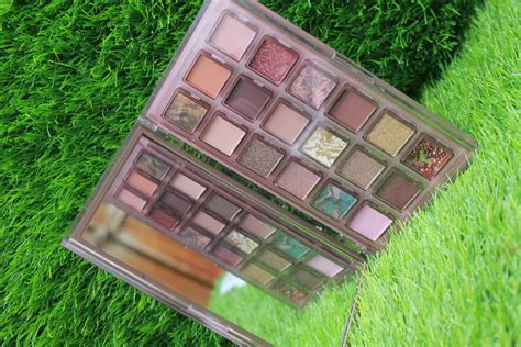 Huda Moji Nude Naughty Eye Shadow Pallet