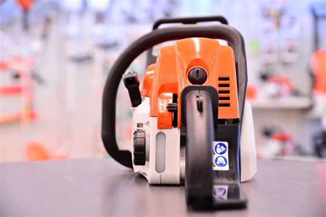 Бензопила STIHL MS 180 – Умелый садовник