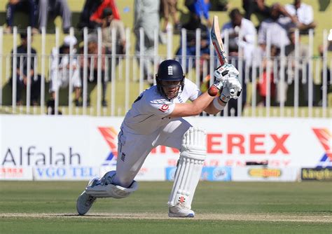 Cricket-England v India third test scoreboard - close | Reuters