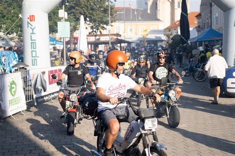 Motro 2023 Mopedspektakel In Der Bezirkshauptstadt Neunkirchen