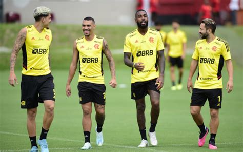 Vítor Pereira comanda último treino antes de estreia time