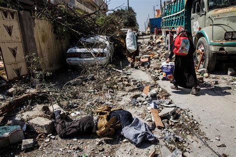 Photos Deadly Airstrike In Mosul Kills Scores Of Civilians Los