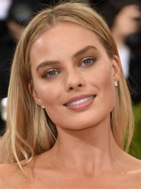 Margot Robbie Biography Age Siblings Husband Movies Net Worth 360dopes