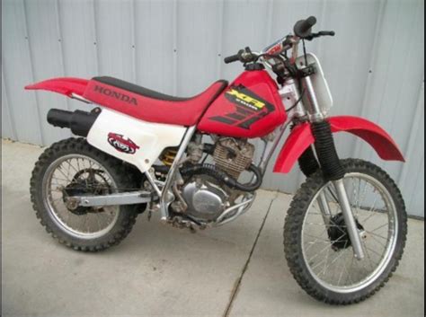 Honda Honda XR200R - Moto.ZombDrive.COM