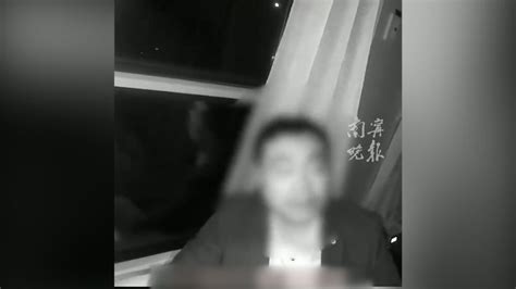 男子持无座票列车上霸座，面对乘警制止直呼“你能怎么着我”手机新浪网