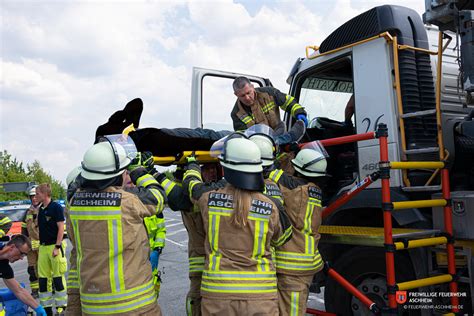 182 Technische Hilfe THL 2 VU LKW Bus Leer Ohne Eingeklemmte