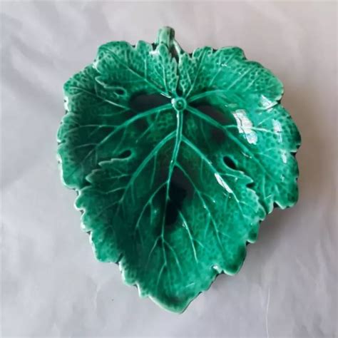 ANTIQUE WEDGWOOD OF Etruria Barlaston Majolica Cabbage Vine Leaf