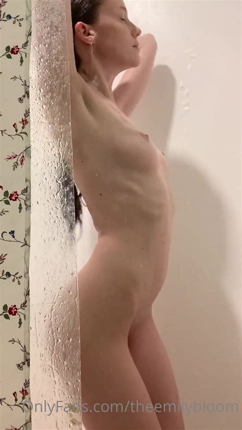 Regardez Top Emily Bloom Naked Shower Wet Pussy Onlyfans Videotape