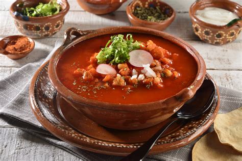 NOTICIAS TEZIUTLAN INFORMA PLATILLO TRADICIONAL MEXICANO POZOLE ROJO