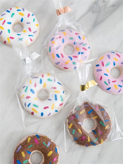 Omg You Have To See These Diy Sprinkle Donut Bath Bombs