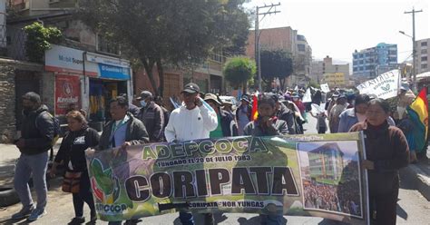 Cocaleros de Adepcoca marchan a plaza Murillo y la Policía establece