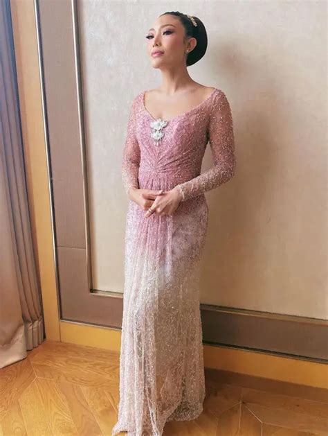 Inspirasi Kebaya Dress Artis Untuk Hari Kartini Dari Ayu Dewi Cinta