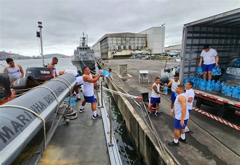 Marinha transporta 40 toneladas de doações para vítimas das chuvas no