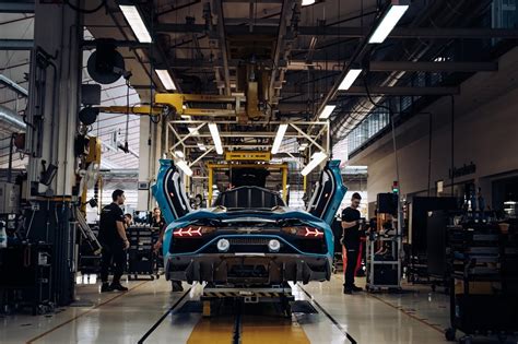 Lamborghini la dernière Aventador est sortie d usine