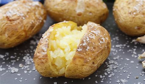 Pommes de terre au four à la fleur de sel et crème de ciboulette Bon