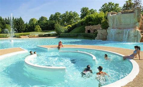 Découvrez les Cascades de Trévoux Un Parc Aquatique Unique Près de