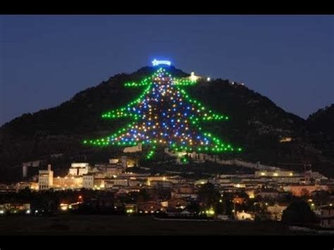 Natale Accenzione Albero Di Natale A Gubbio Youtube