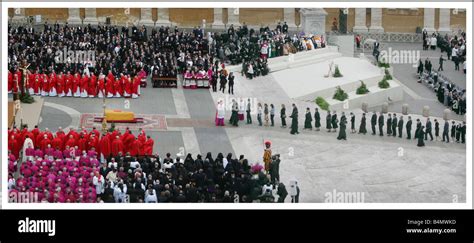 Pope John Paul Ii Funeral Crowd