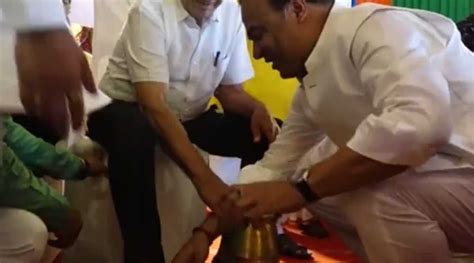 Himanta Biswa Sarma Washed The Feet Of Senior BJP Leaders Congress