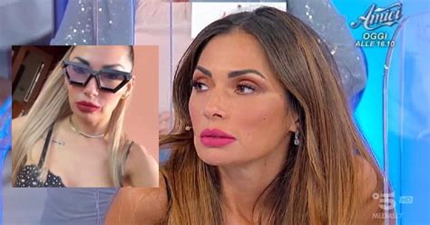 Uomini E Donne Ida Platano Cambia Look L Ex Dama Si Mostra Con Un